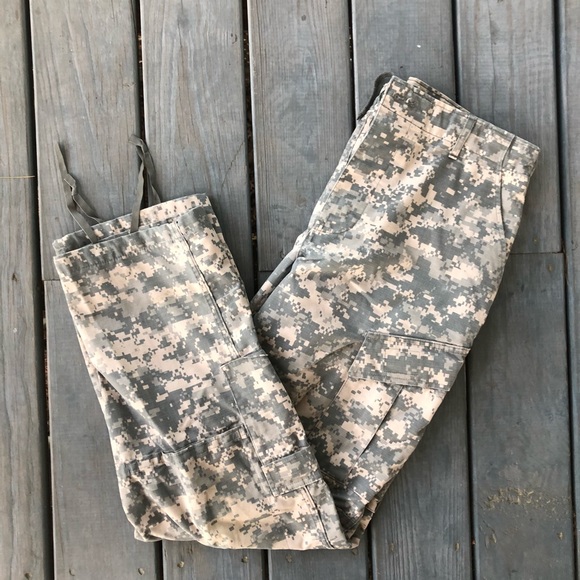Authentic Army Camo Cargo Pants - Picture 5 of 6